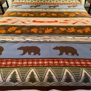 Pendleton Queen wool Blanket with a wilderness theme. Multi colored, classic!
